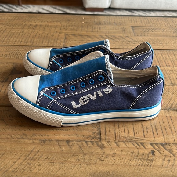 Levi’s Slip On - Size 4 - Picture 4 of 8